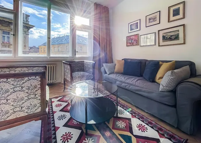 Turnkey I Vintage Terrace Apartment